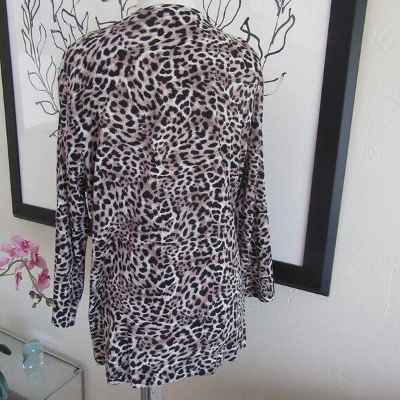 CHICO's Brown & beige leopard animal print t shirt - v neck -  size 3 = XL - Picture 3 of 13